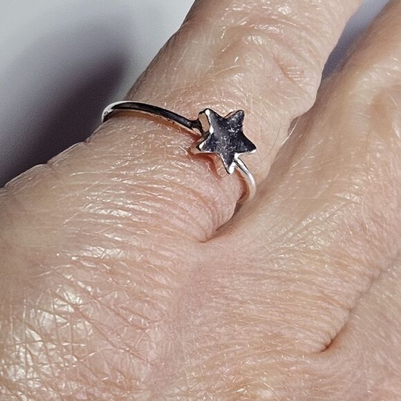 **Sale** Silver Tone Dainty Star Pinky Ring 3.25 - Picture 5 of 13